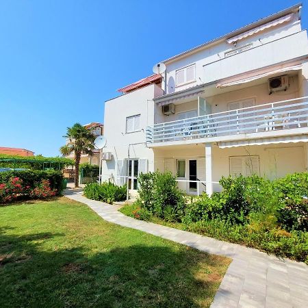 Apartments Neva & Neva Beach House Srima Exterior foto